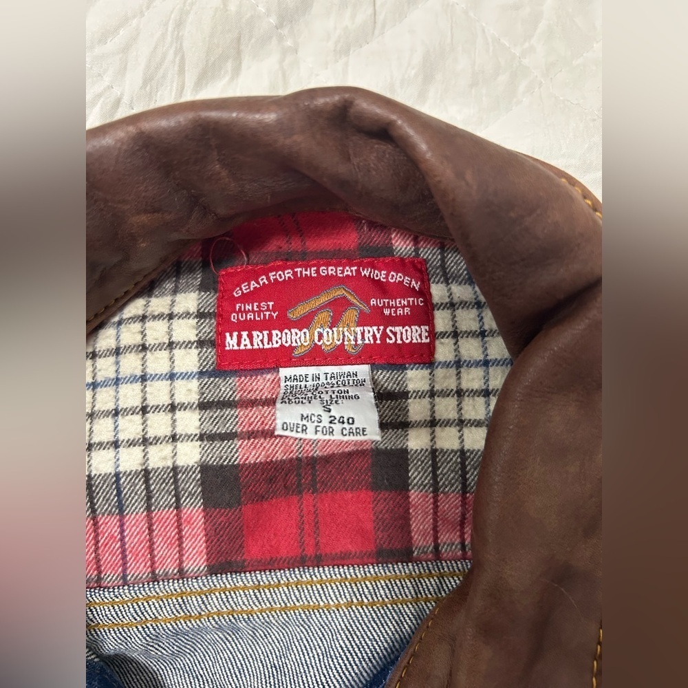 Marlboro Country Store Classic Denim Jacket with Brown leather Collar - Picture 2 of 8